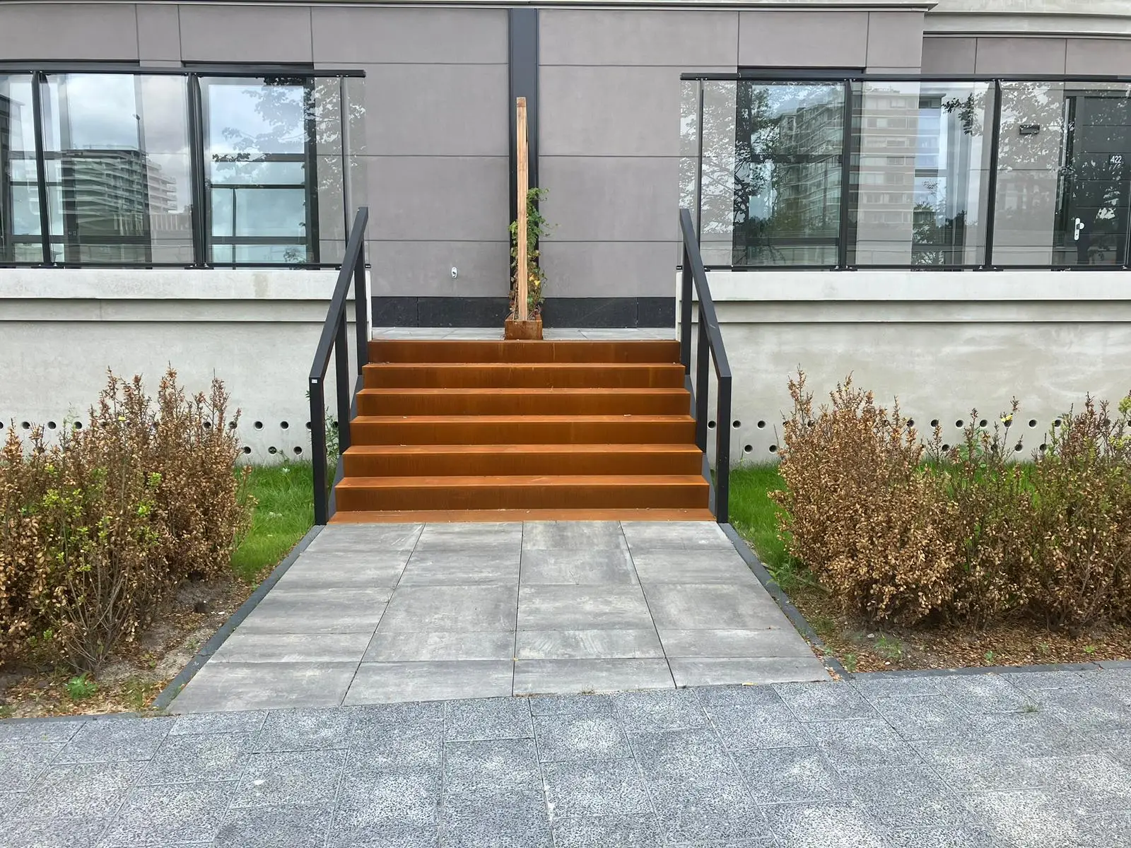 Lente Schoonmaak Van De Kast. Verticale, Georganiseerde Opbergruimte